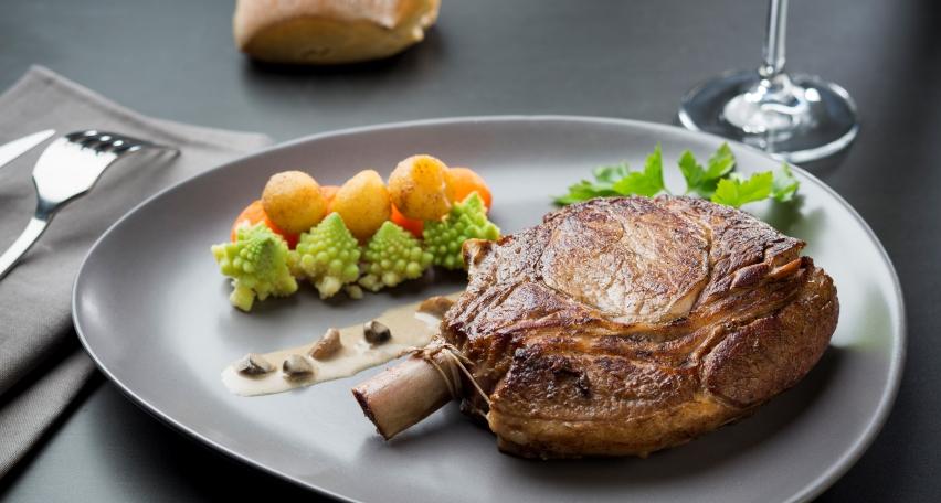 Cote De Veau Sauce Au Chablis Et Poelee De Champignons Les Vins