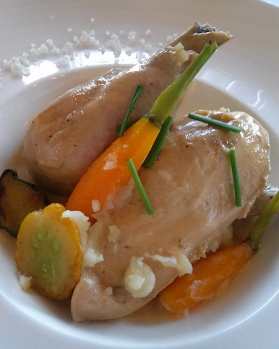 Poularde au Chablis avec ses légumes