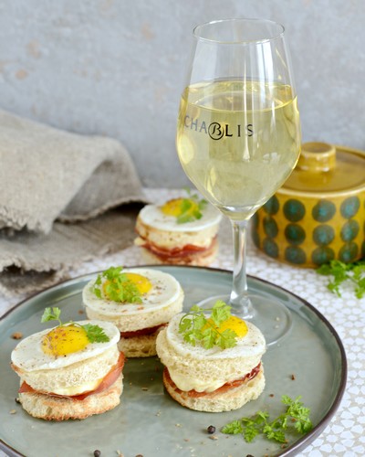 Accords mets et vins de Chablis Mini Croque-Madame au Soumaintrain et Chablis