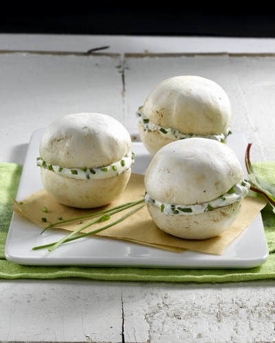 Macaron de champignons au fromage frais et herbes fraîches et Petit Chablis