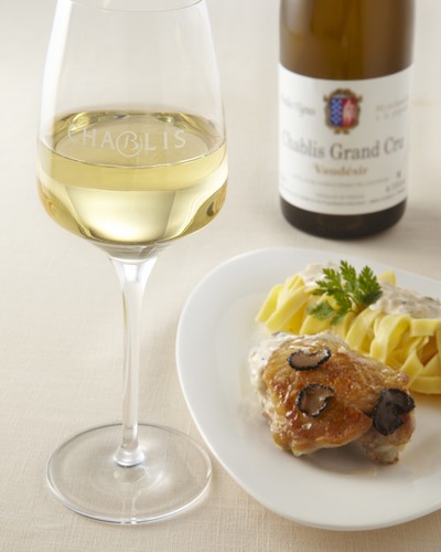 Fricassée de volaille crémée Et truffes au Chablis Grand Cru