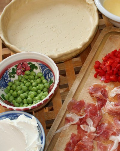 Quiche printanière aux petits pois, mascarpone et jambon cru