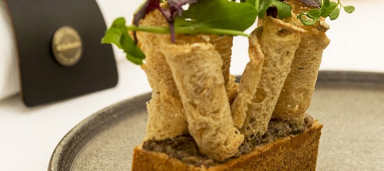 accords mets et vins de chablis et de Bourgogne - Foie gras mi-cuit à la chapelure au ponzu, condiment olives-câpres et Chablis Premier Cru accords mets et vins de chablis et de Bourgogne - Foie gras mi-cuit à la chapelure au ponzu, condiment olives-câpres et Chablis Premier Cru